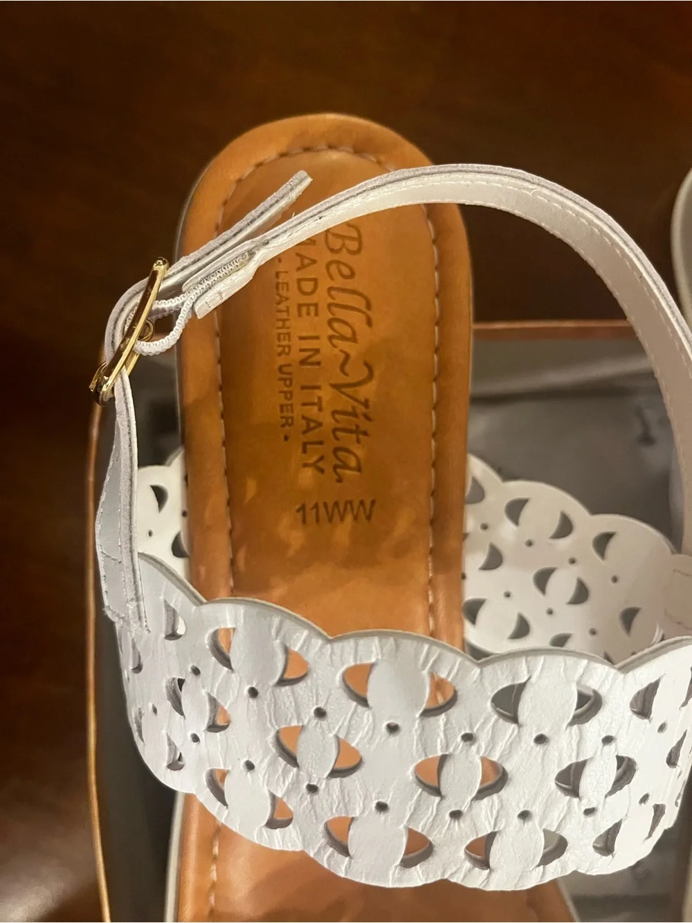 Bella Vita NWOB $119 Italian Leather White Sandals